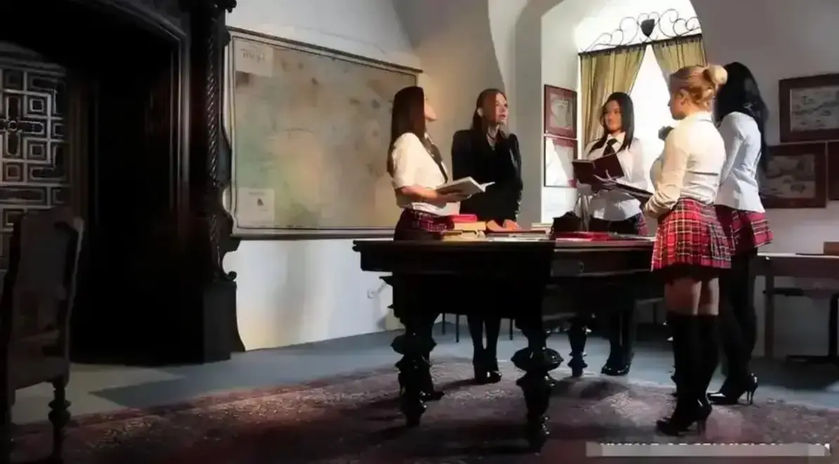 《俄罗斯美女学院》颜值爆表！《俄罗斯美女学院》校园恋爱甜到炸，无删减版资源速存！